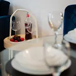 Luxury Centre 2 Bedroom And Netflix Apartment