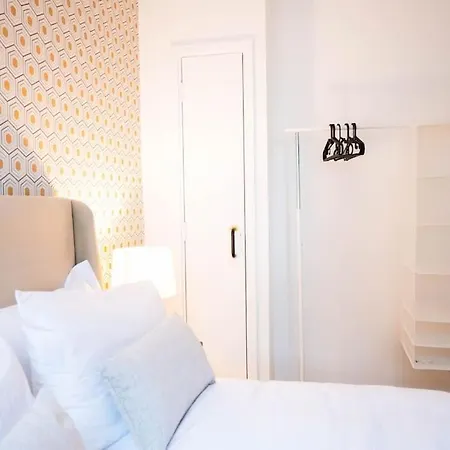 Modern Centre Two Bedroom & Netflix & Wifi