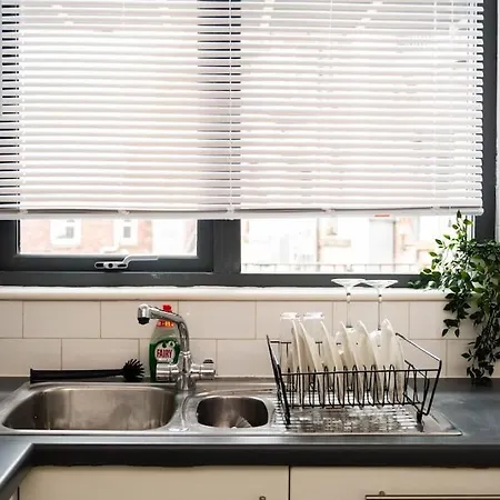Modern Centre Two Bedroom & Netflix & Wifi *