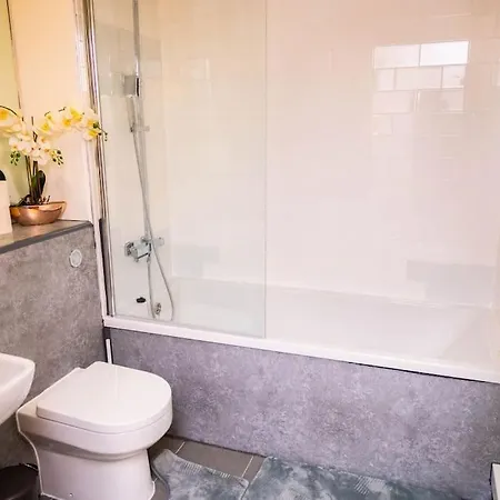 Apartment Modern Centre Two Bedroom & Netflix & Wifi *