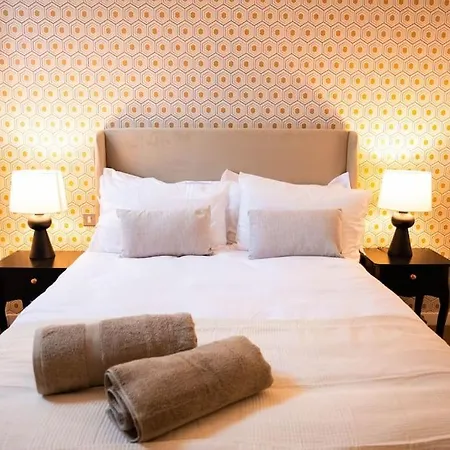 Modern Centre Two Bedroom & Netflix & Wifi Apartment *