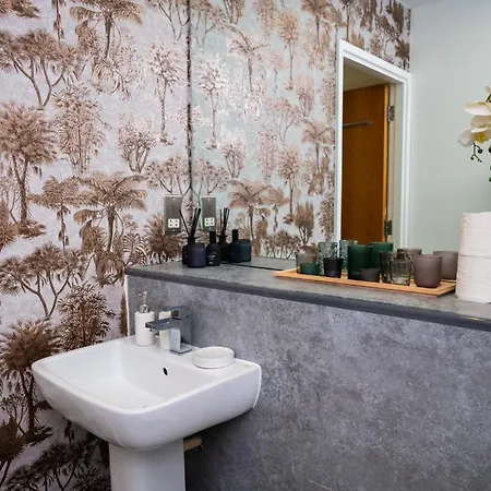 Modern City Centre 2 Bedroom Suite