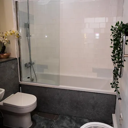 Modern City Centre 2 Bedroom Suite Апартаменты Лидс