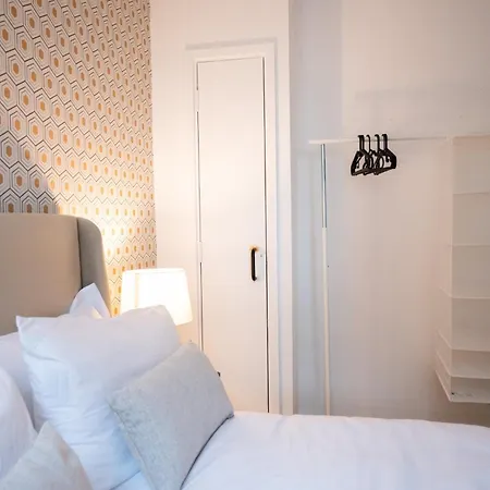 Modern City Centre 2 Bedroom Suite *