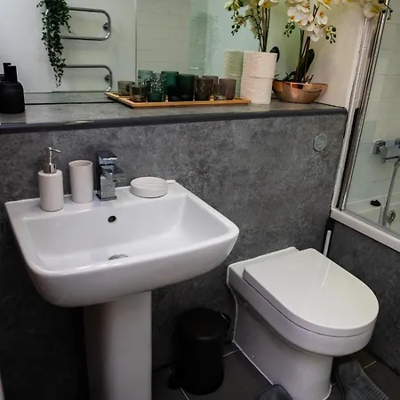 Modern Centre Two Bedroom & Netflix & Wifi