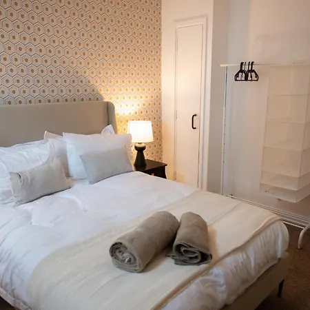 Modern Centre Two Bedroom & Netflix & Wifi * Leeds (West Yorkshire)