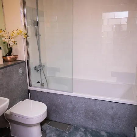 Апартаменты Modern City Centre 2 Bedroom Suite Лидс