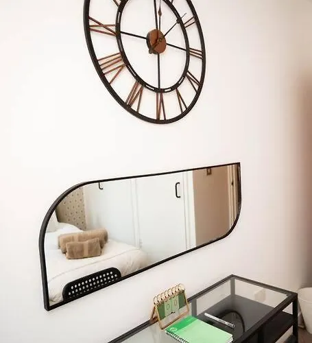 Modern Centre 2 Bedroom דירה