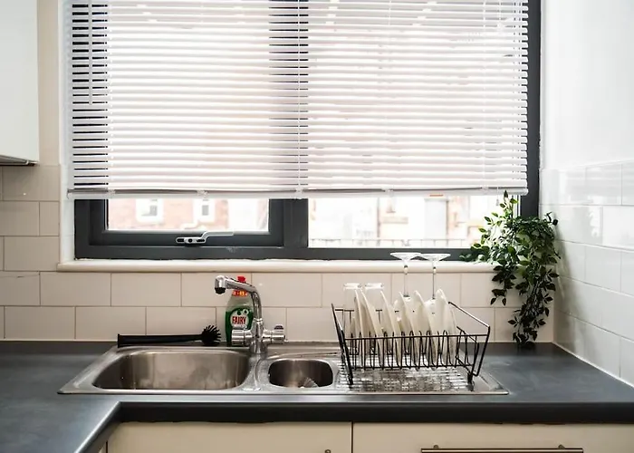 Modern Centre 2 Bedroom *