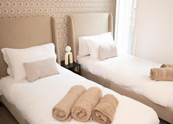 Modern Centre 2 Bedroom * לידס