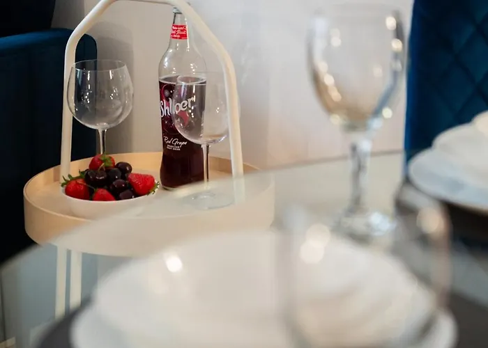 Modern Centre 2 Bedroom דירה