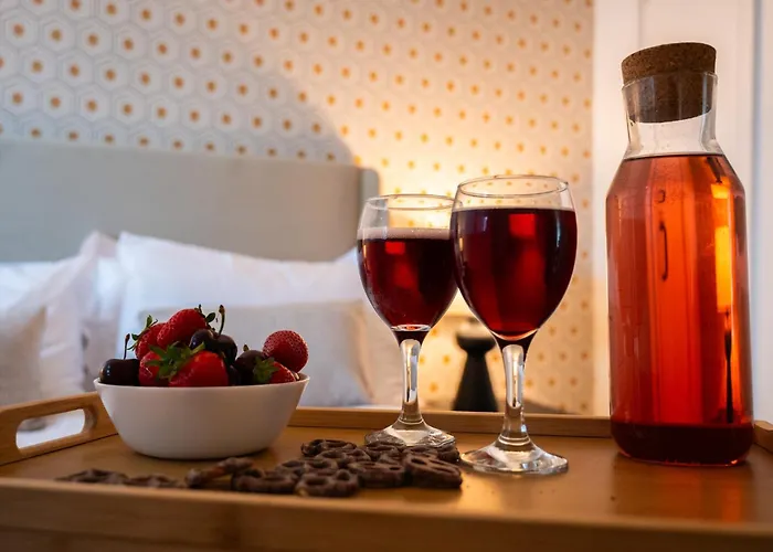 Modern Centre 2 Bedroom *