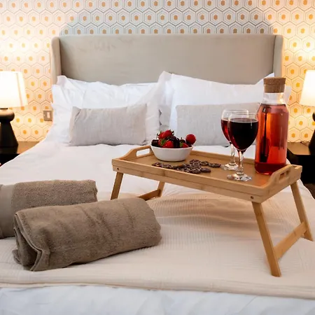 아파트 Modern Centre Two Bedroom & Netflix & Wifi