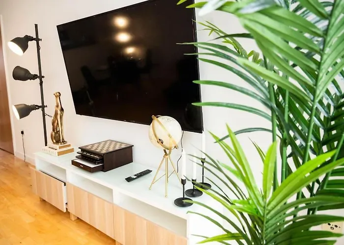 Modern Centre 2 Bedroom