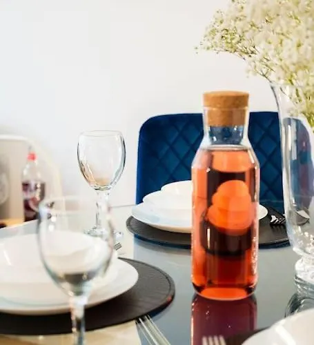 Modern Centre 2 Bedroom Leeds (West Yorkshire)