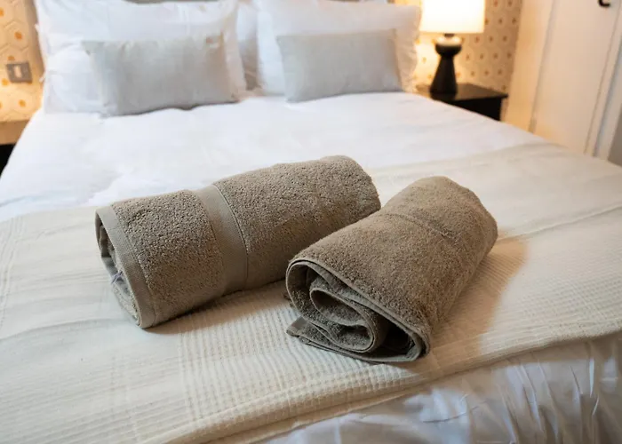 Modern Centre 2 Bedroom *