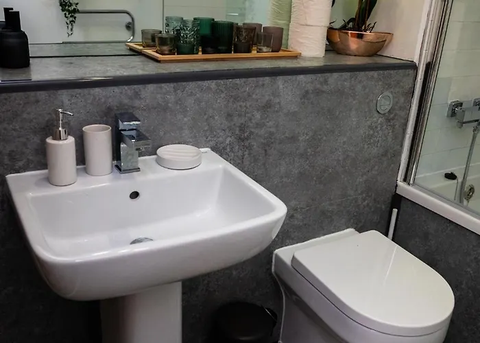 Modern Centre 2 Bedroom